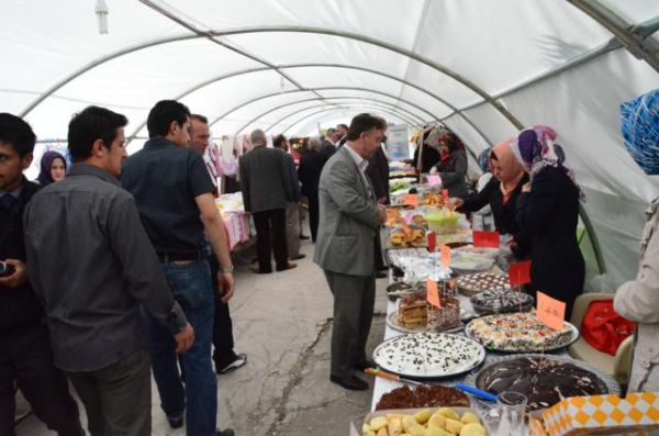 ÖĞRENCİLER YARARINA KERMES AÇILDI