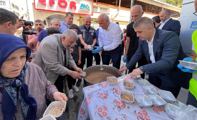 KIZILCAHAMAM'DA AŞURE DAĞITIMI YAPILDI