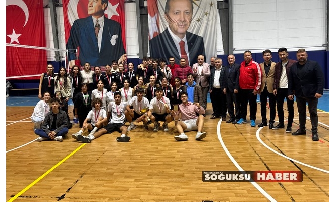 100. YIL CUMHURİYET VOLEYBOL TURNUVASI SONA ERDİ